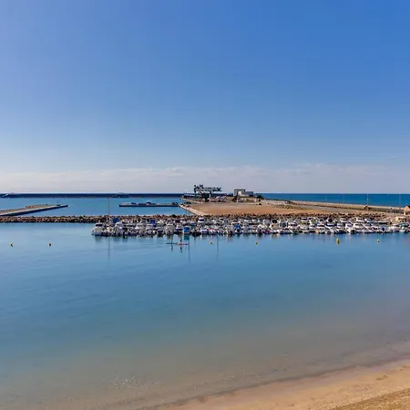 Blue Peak Apartment: Diseno Junto Al Mar Apartment *
